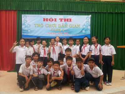 Học sinh TH Kim Đồng tham gia “Trò chơi dân gian cụm 1” tại trường TH Định Hòa