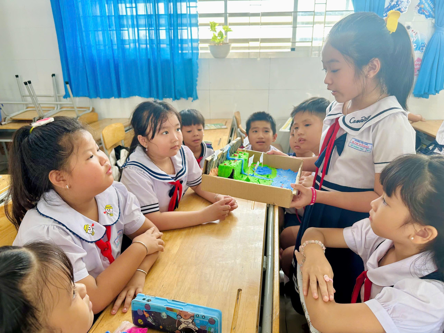 Tổ chức hoạt động Stem với chủ đề Bề mặt Trái Đất cho học sinh lớp 3