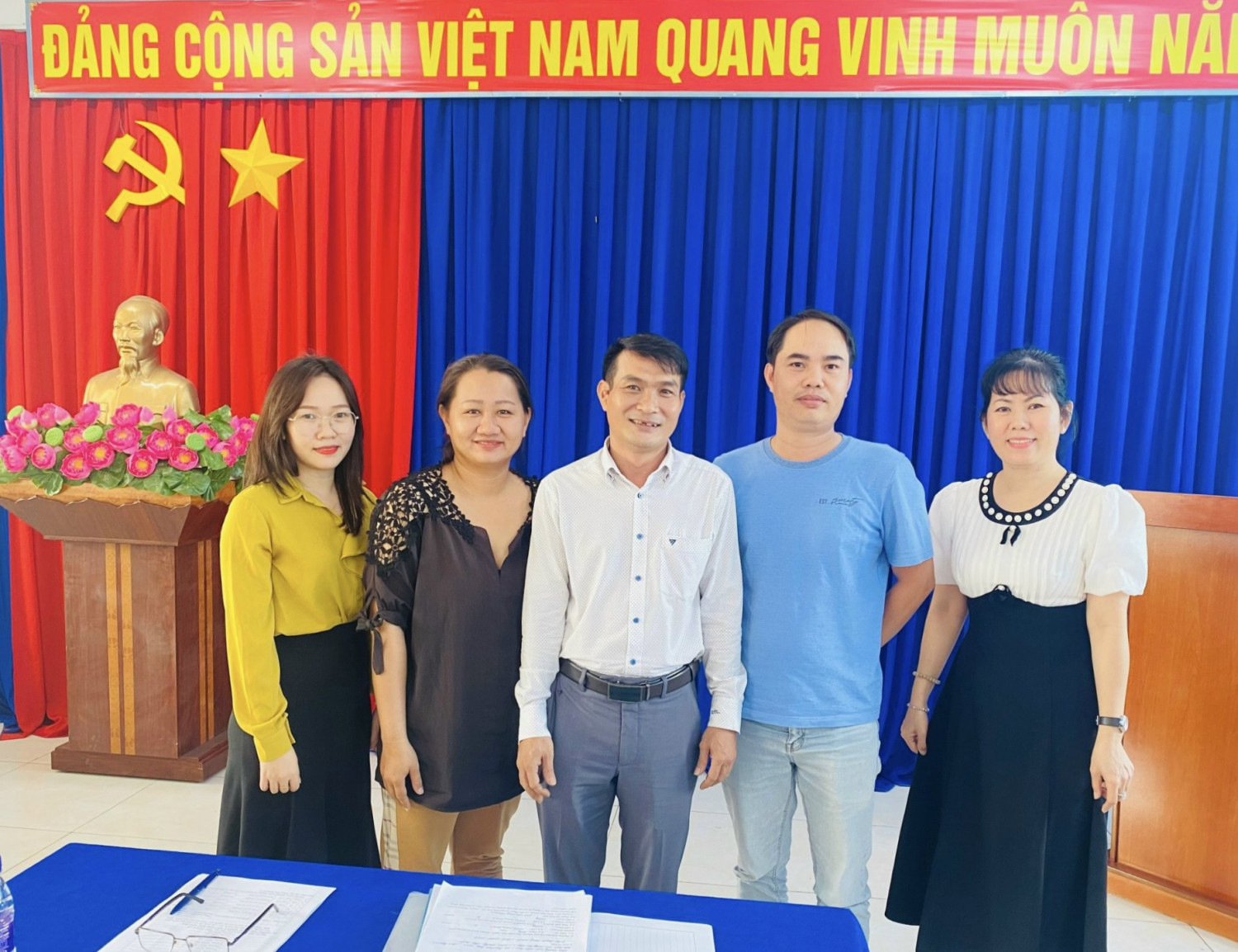 BGH chụp ảnh lưu niệm cùng Ban đại diện CMHS năm học 2023-2024